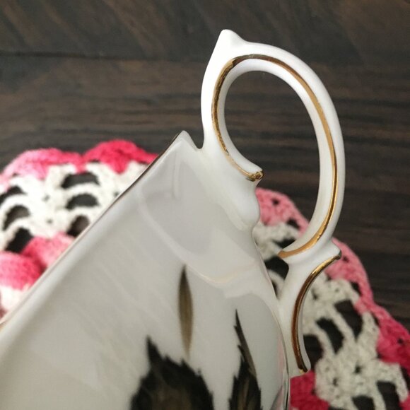 Royal Albert 'Queens Messenger' White Rose English Porcelain Teacup & Saucer - Picture 11 of 11